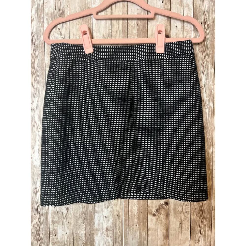 Size 0 EUC Gap Skirt with Black and White Grid Pattern